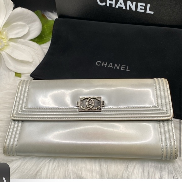 COPY - CHANEL BOY WALLET LONG Patent Leather Clean EUC (Box Dust Bag Included i… - Picture 4 of 16